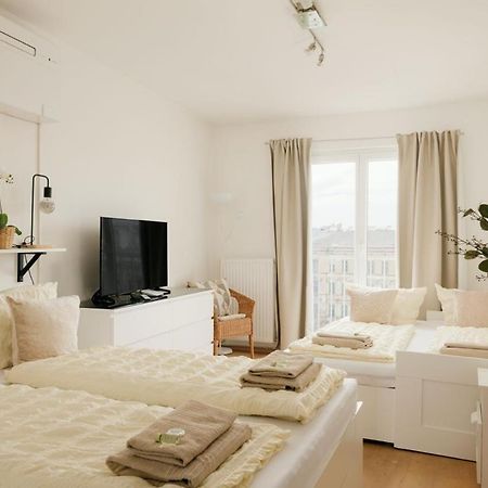 Apartment Zentral Direkt An U-Bahn Station Wien Exteriör bild