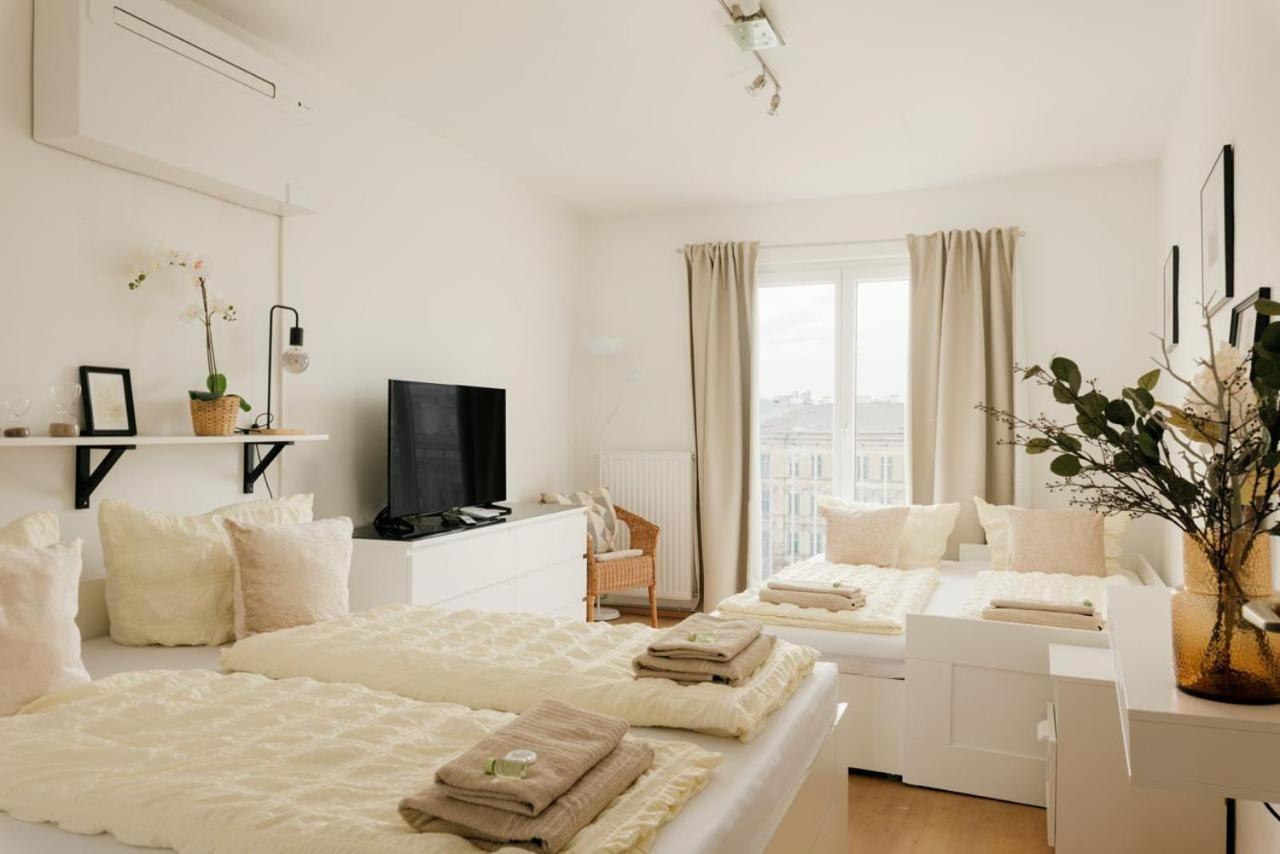 Apartment Zentral Direkt An U-Bahn Station Wien Exteriör bild