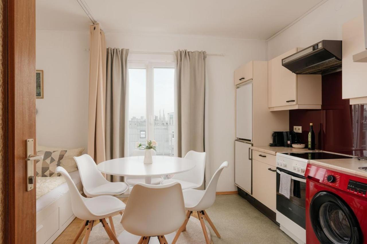 Apartment Zentral Direkt An U-Bahn Station Wien Exteriör bild