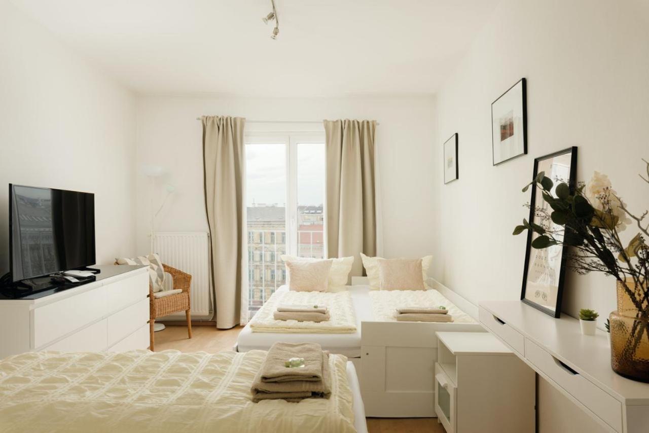 Apartment Zentral Direkt An U-Bahn Station Wien Exteriör bild