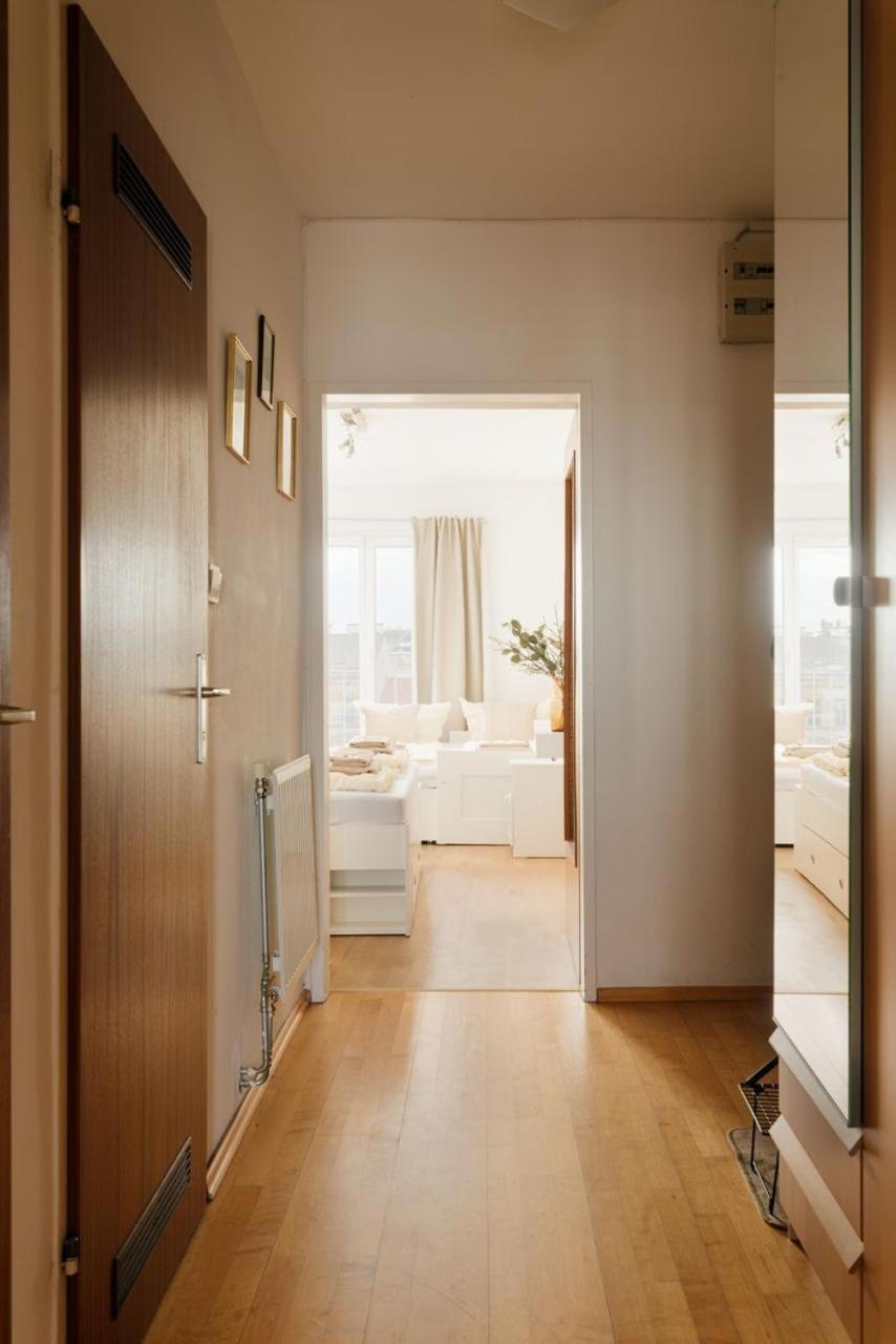 Apartment Zentral Direkt An U-Bahn Station Wien Exteriör bild