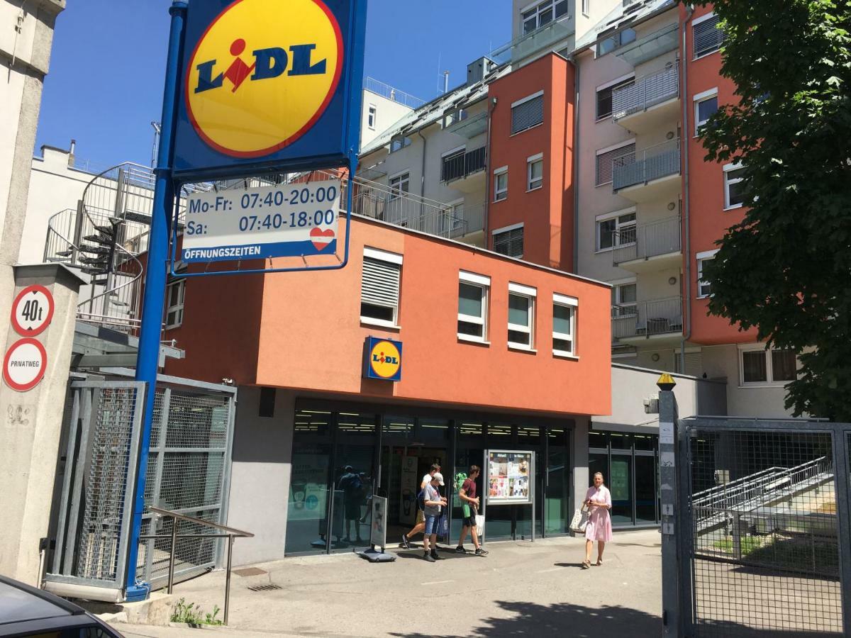 Apartment Zentral Direkt An U-Bahn Station Wien Exteriör bild